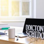 Ile zarabia dyrektor szkoły?